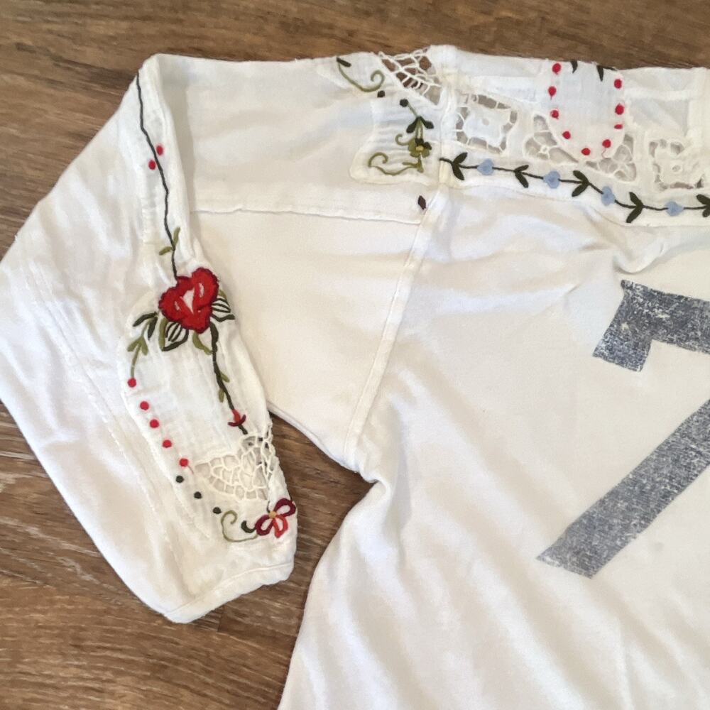 We The Free Womens White Knit Top Graphic Print Embroidered Lace LS Crew L - Picture 3 of 7